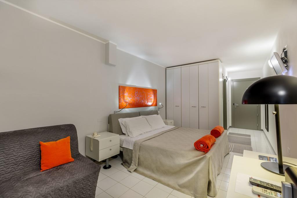 Hotel Residence Hibiscus La Caletta Exterior foto