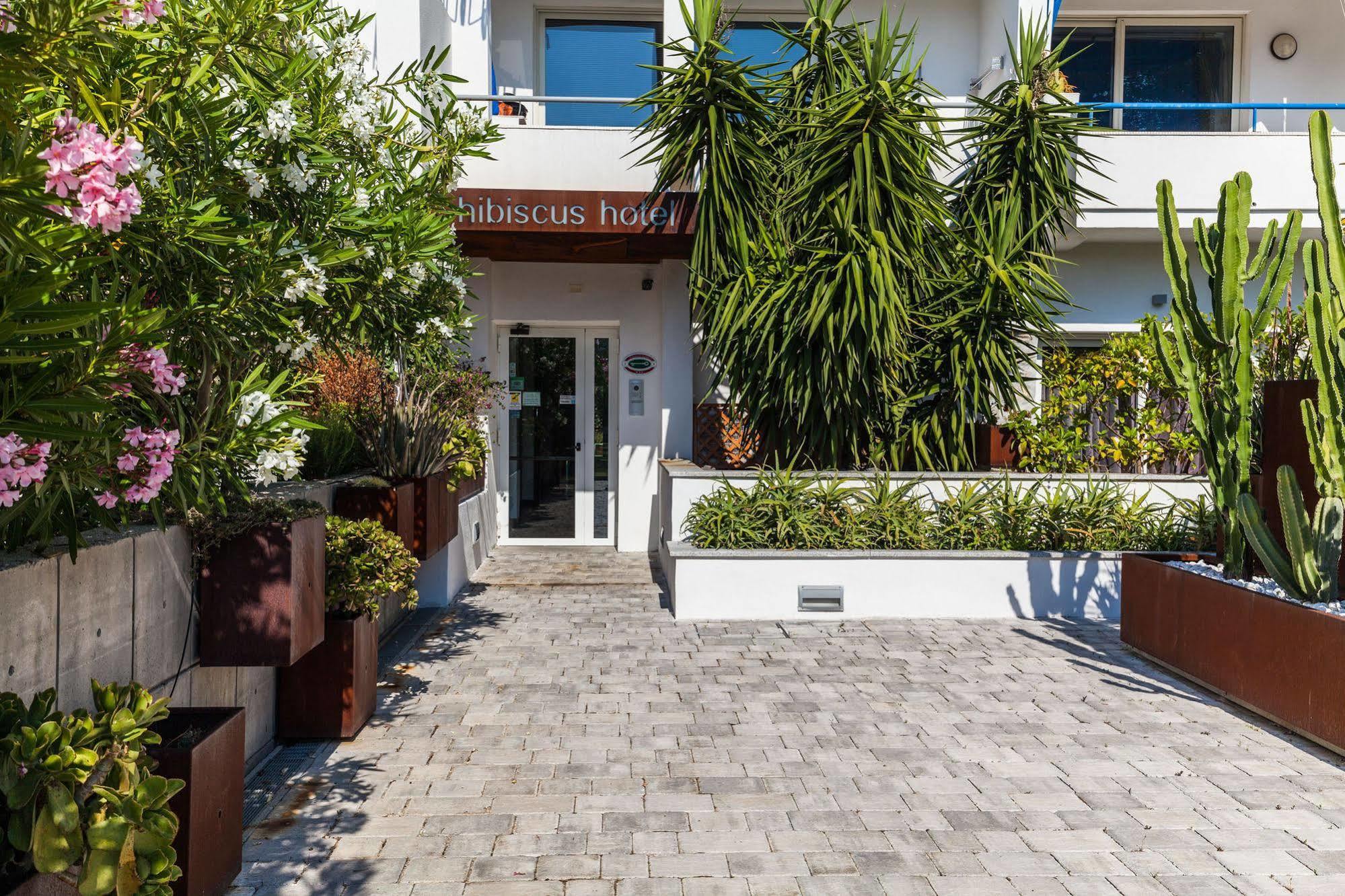 Hotel Residence Hibiscus La Caletta Exterior foto