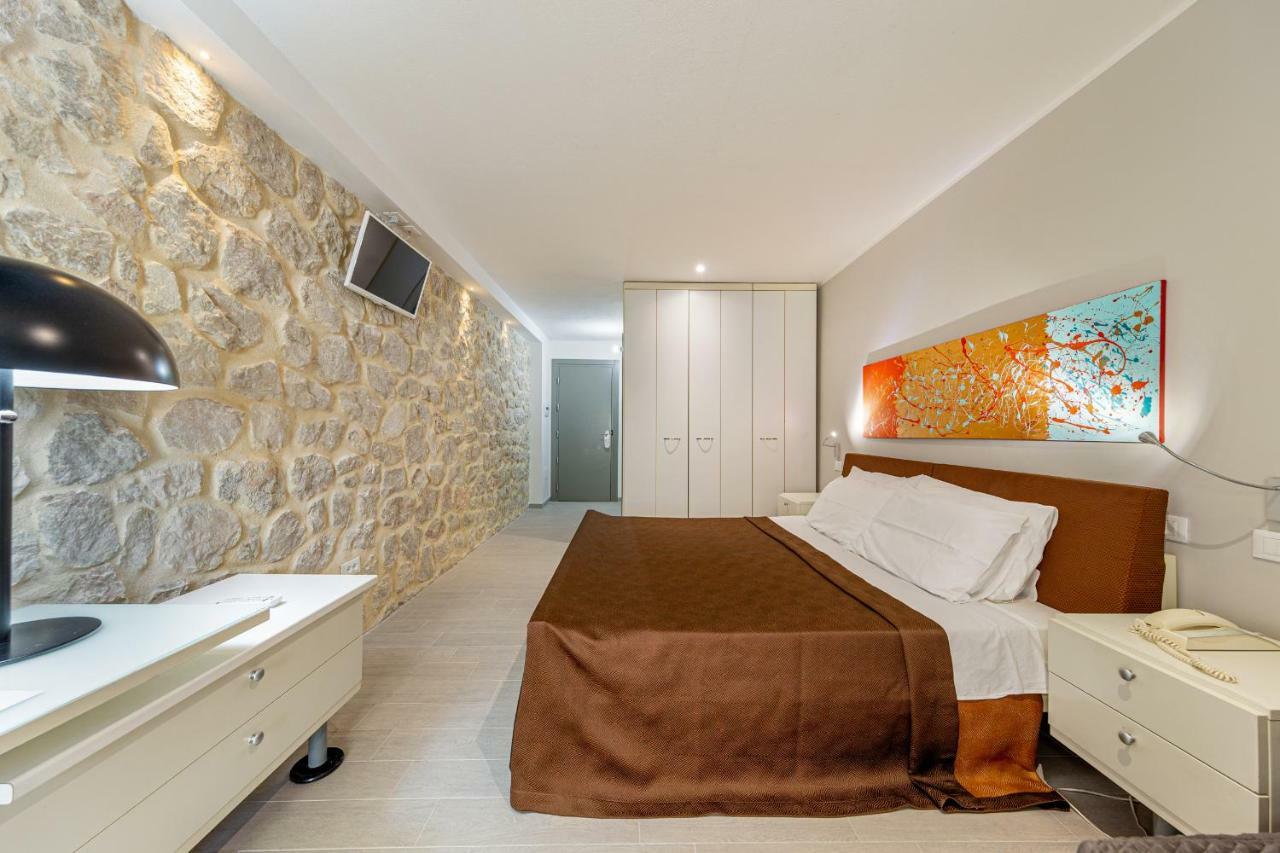 Hotel Residence Hibiscus La Caletta Exterior foto